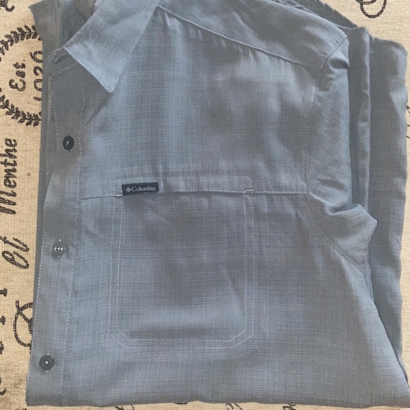 Men’s Columbia shirt! - Picture 4 of 4